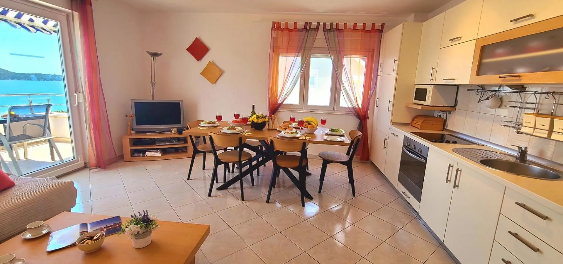 Spacious And Homely Duplex Apartment, 2 Living Rooms And 2 Bedrooms - Croeso Trogir 0*,