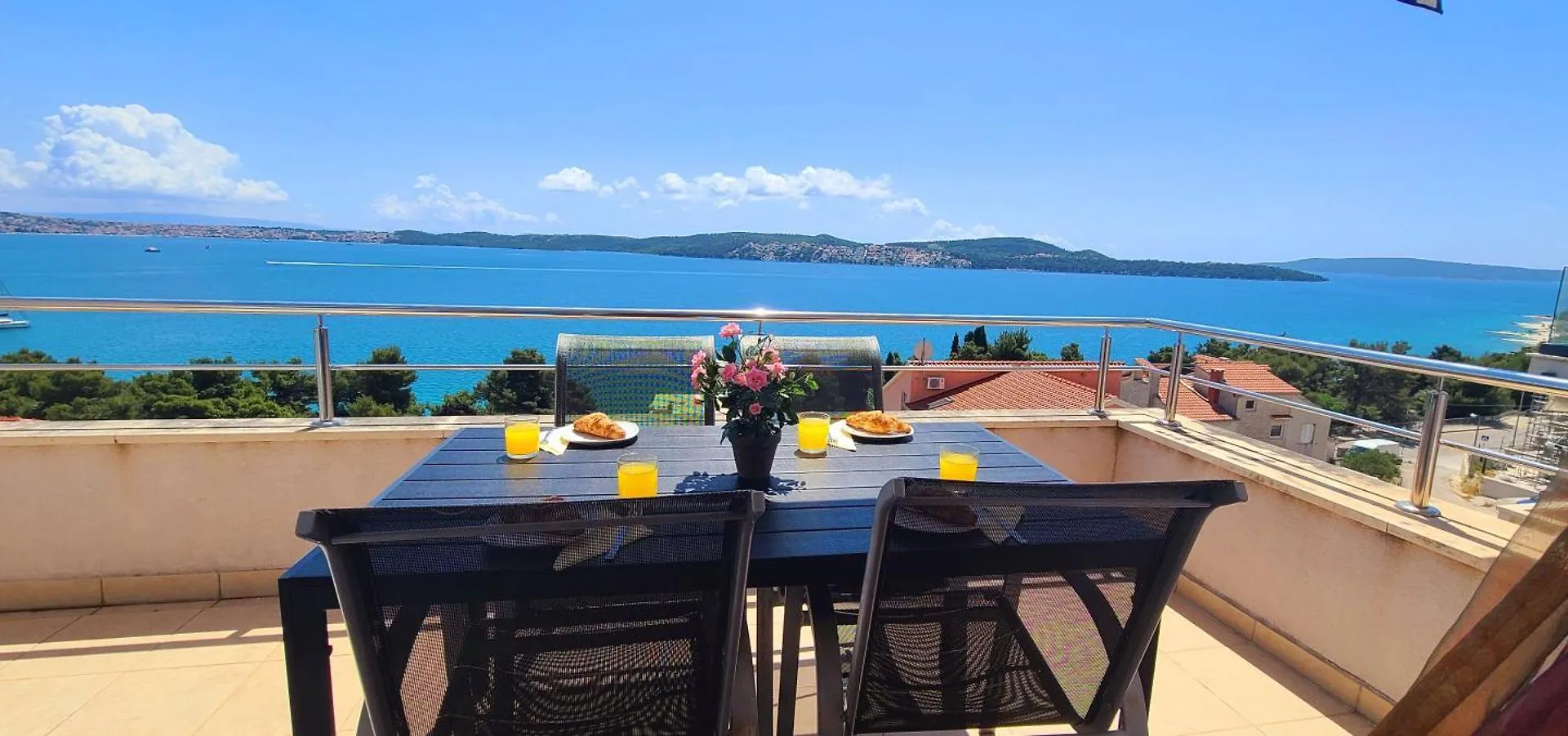Spacious And Homely Duplex Apartment, 2 Living Rooms And 2 Bedrooms - Croeso Trogir